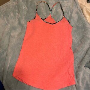 Tropical palm VS PINK tank